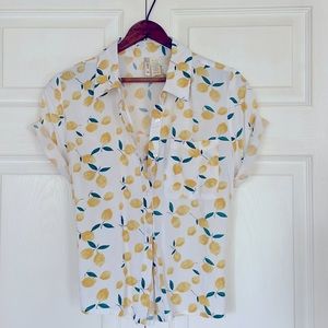 Lemons! Short Sleeve Button-Up Blouse Sz M